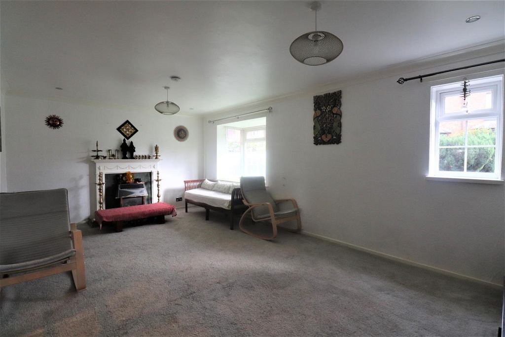 Property photo 1 of 15 Lounge