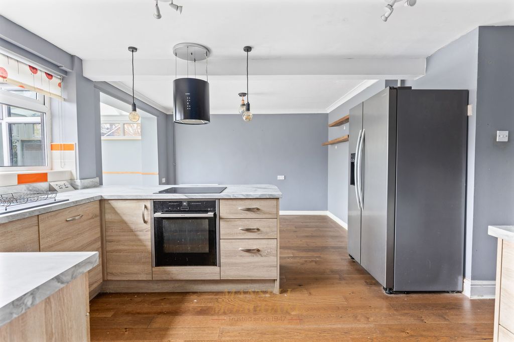 Property photo 2 of 34