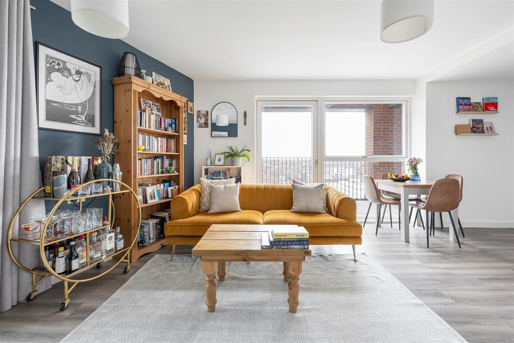 Property photo 2 of 29 Ron Leighton Way, E6