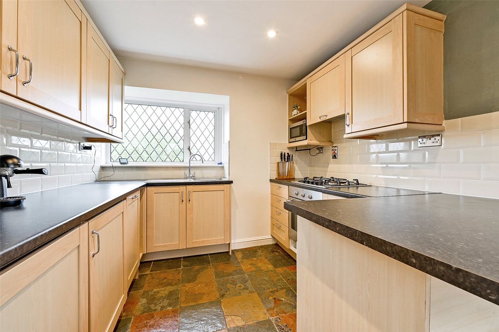 Property photo 3 of 10 Kitchen