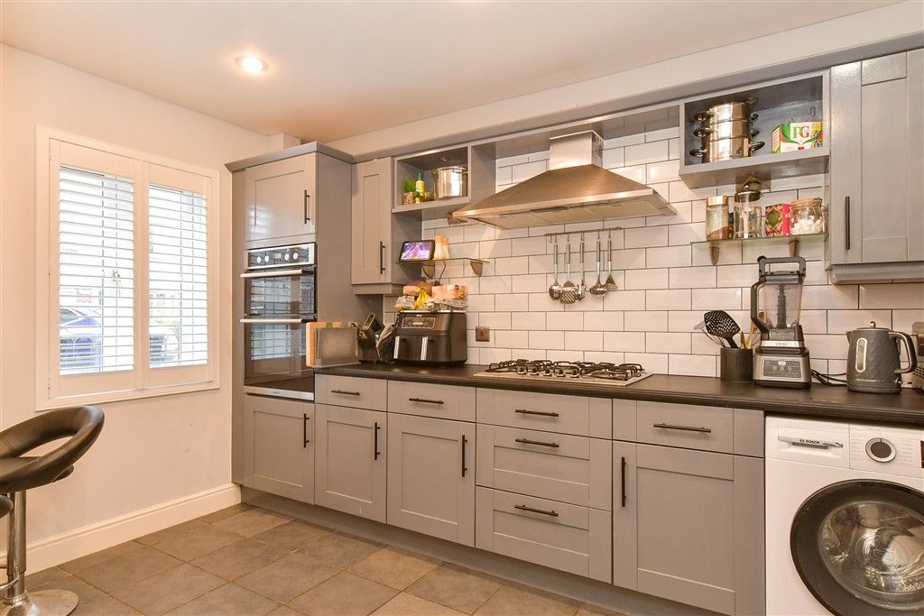 Property photo 1 of 8 Kitchen