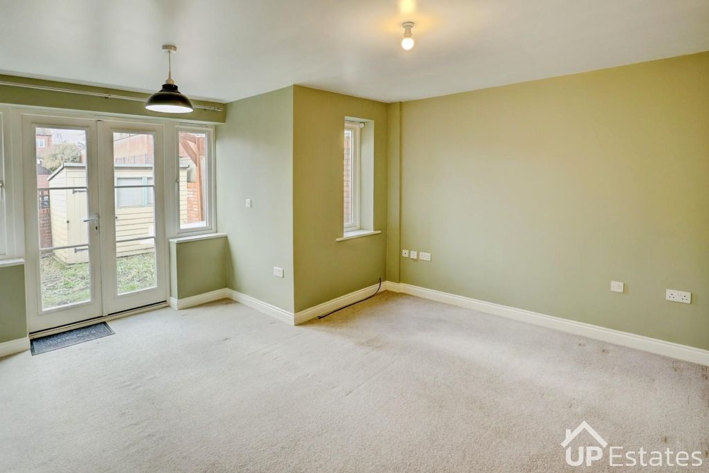 Property photo 2 of 15 Lounge