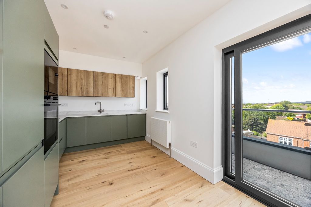 Property photo 3 of 14 5326183