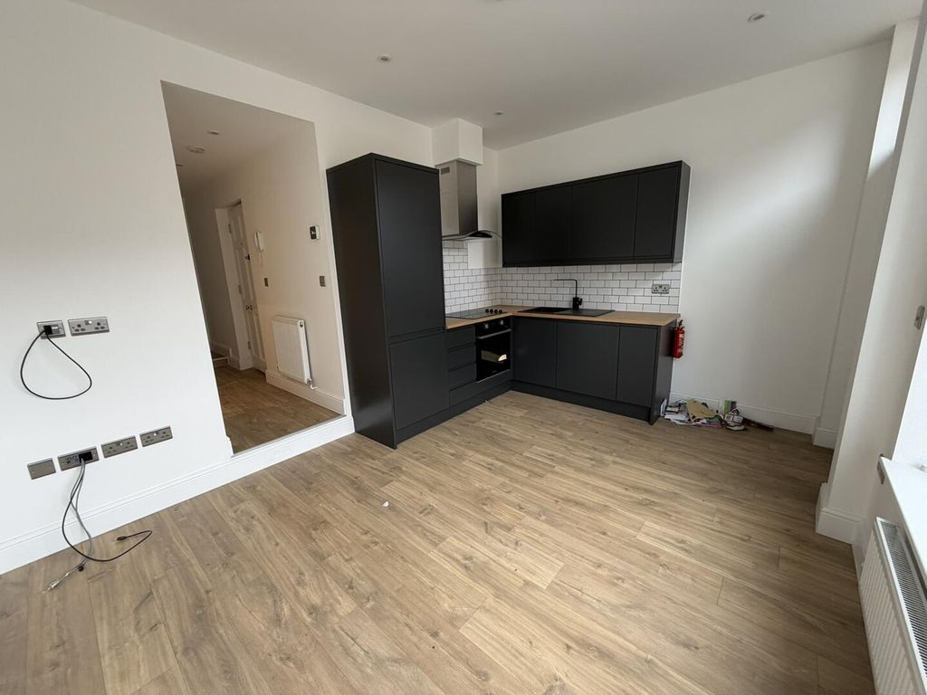 Property photo 2 of 10 Kitchen