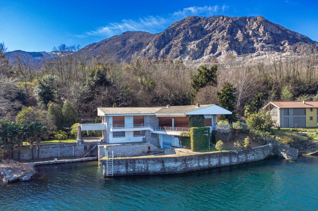 Property photo 1 of 2