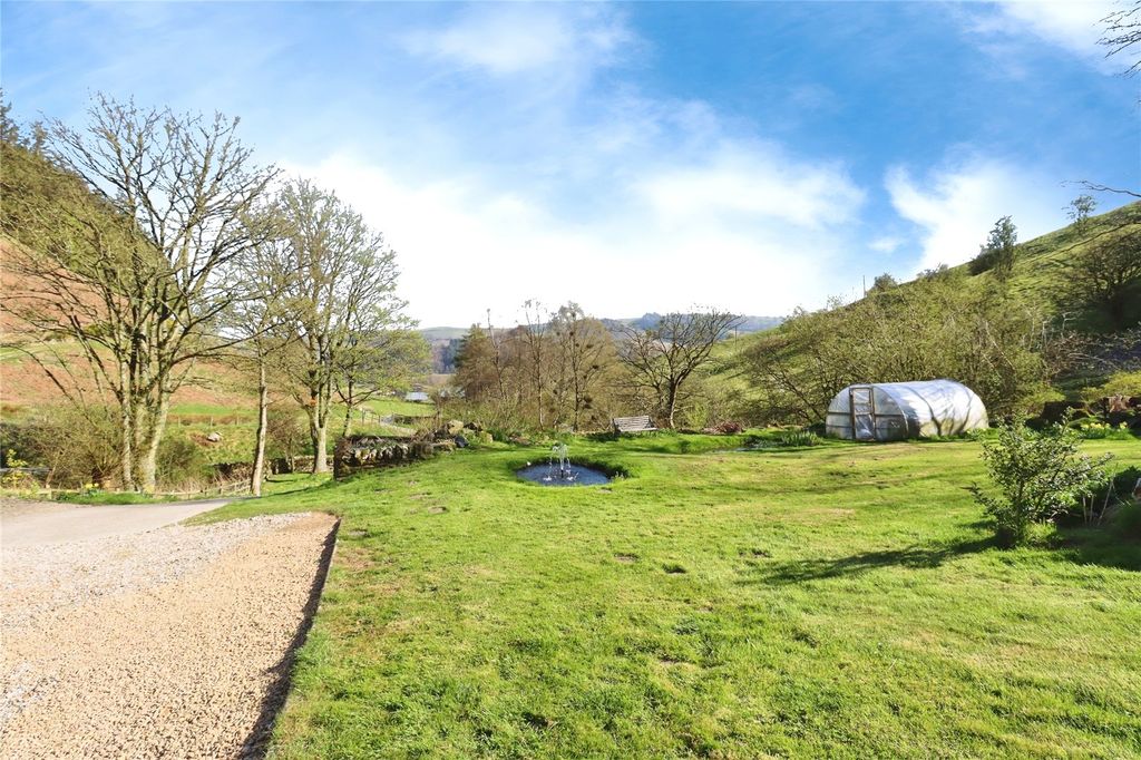 Property photo 2 of 19 Gardens