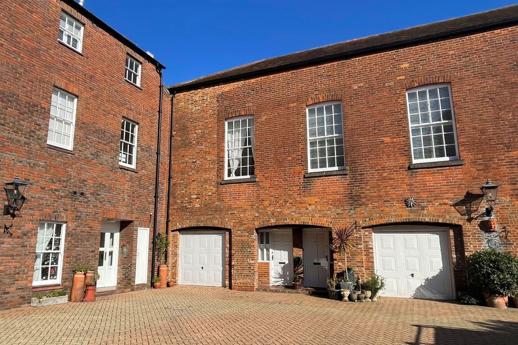 Property photo 1 of 11 Front