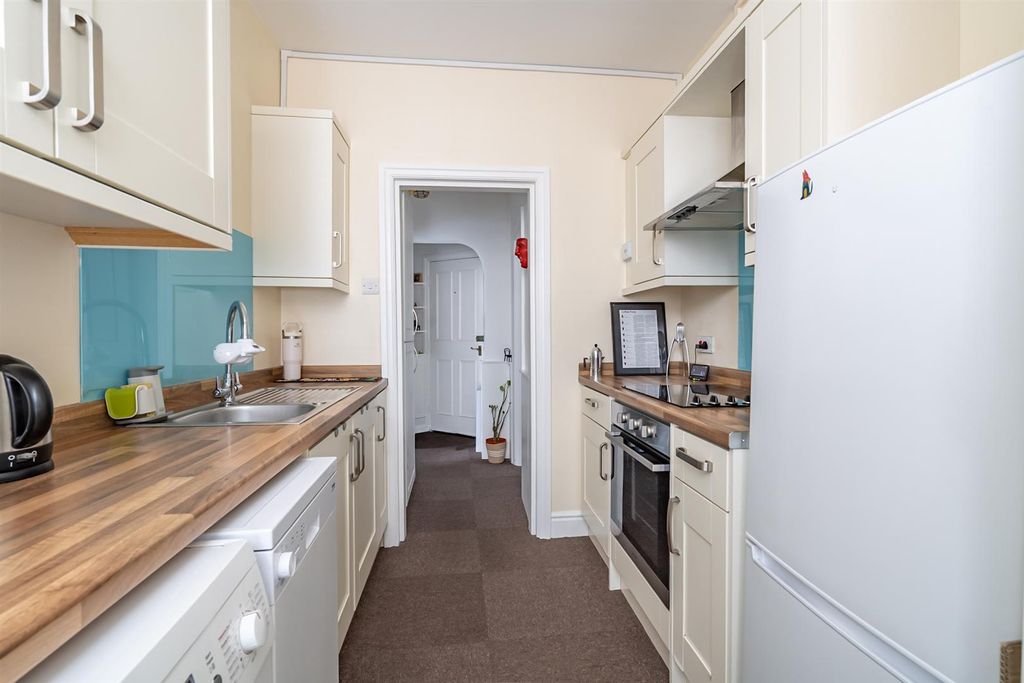 Property photo 3 of 10 Kitchen