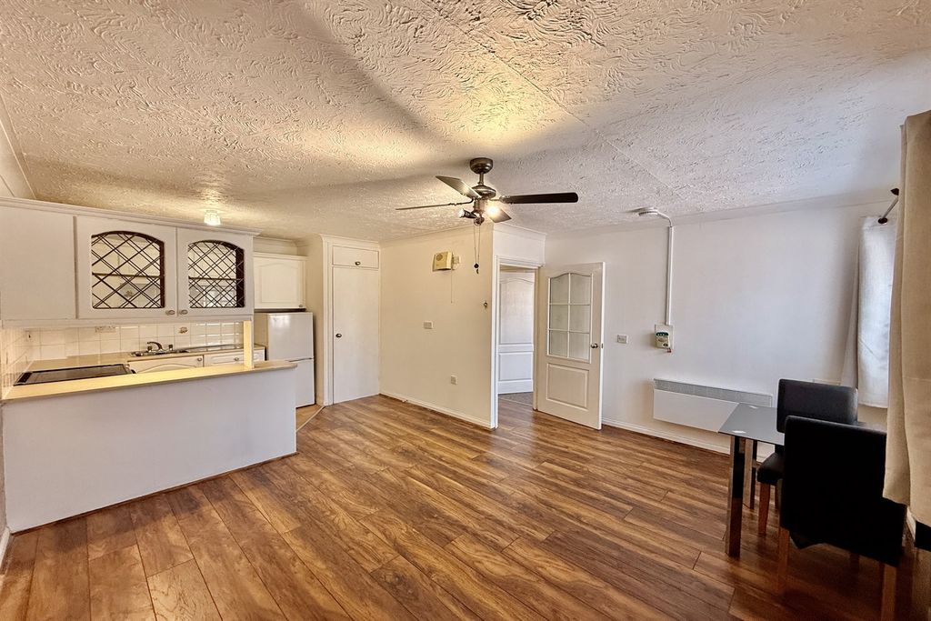 Property photo 1 of 6 (Main)