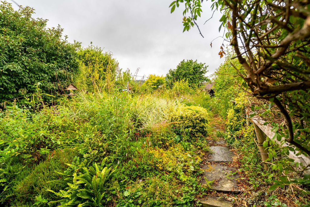 Property photo 2 of 36