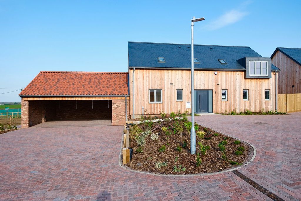 Property photo 1 of 22