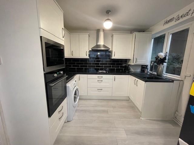 Property photo 3 of 14 Dining Kitchen