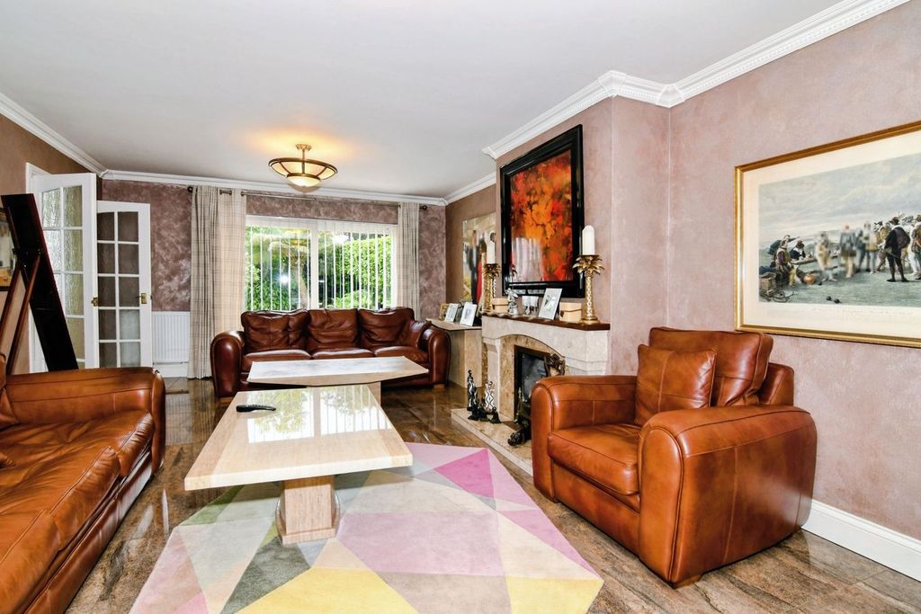 Property photo 2 of 35
