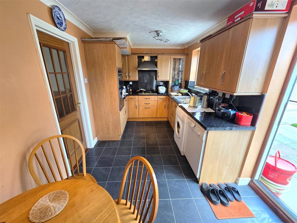 Property photo 3 of 10 Kitchen/Diner