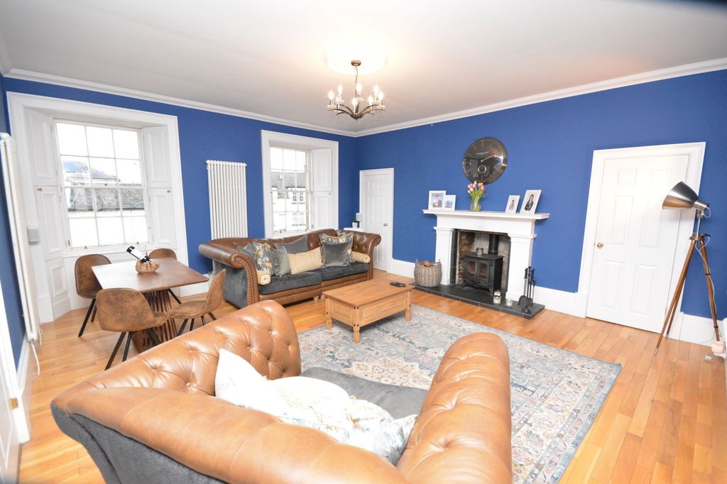 Property photo 2 of 32