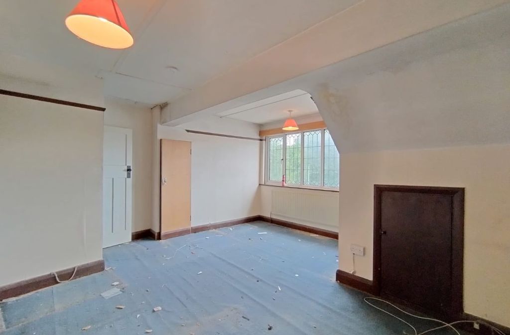 Property photo 2 of 25