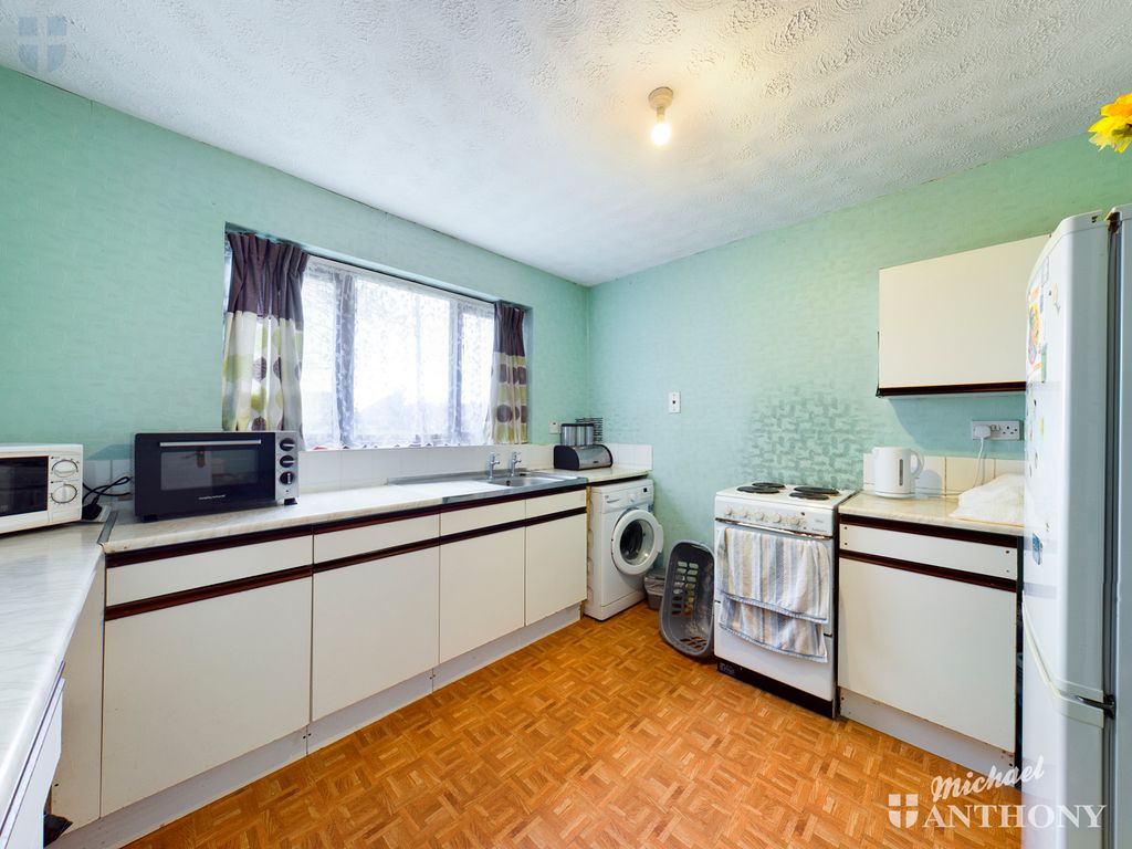 Property photo 3 of 7 Photo 6