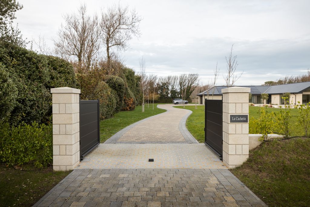 Property photo 3 of 20