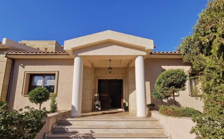 Property photo 2 of 37