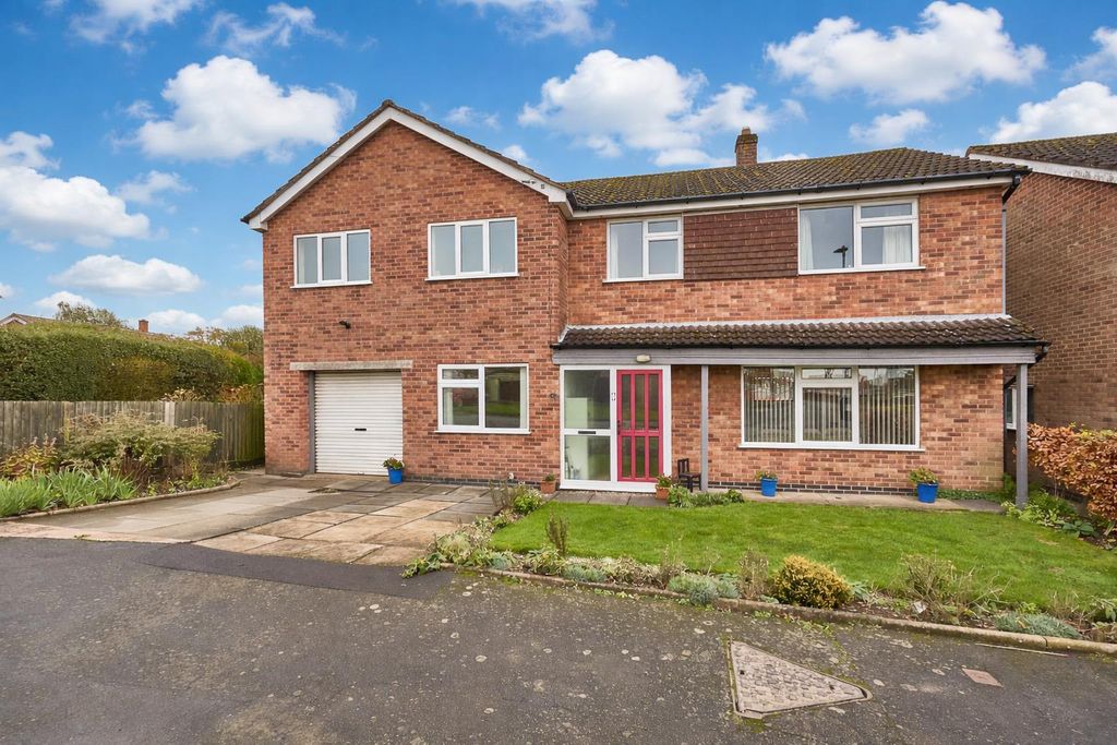 Property photo 1 of 18 Front