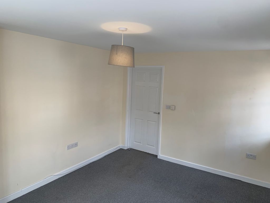 Property photo 3 of 11 Living Room