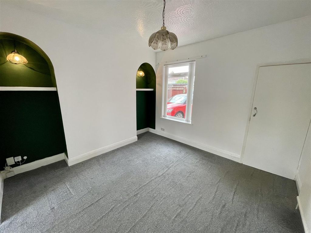 Property photo 3 of 17 Dining Room