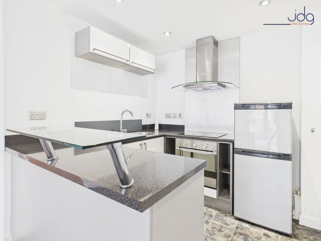 Property photo 2 of 11 Kitchen