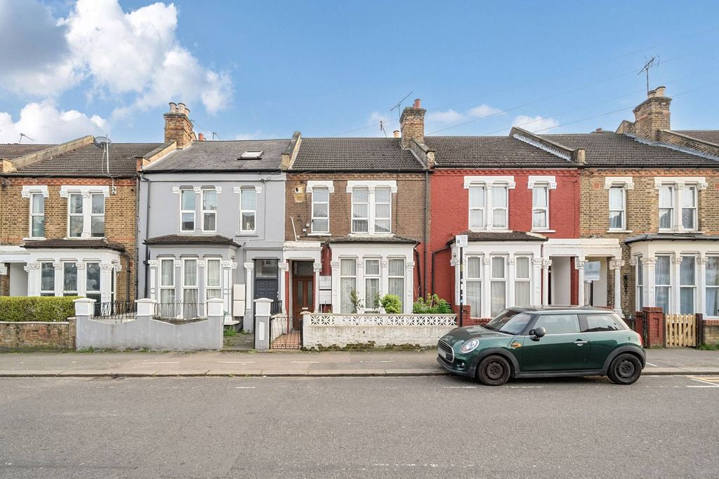 Property photo 1 of 18