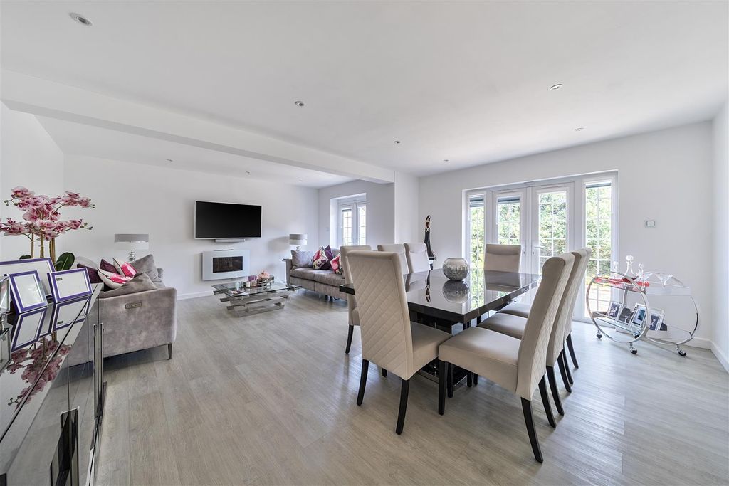 Property photo 2 of 22 Lounge/Dining Room: