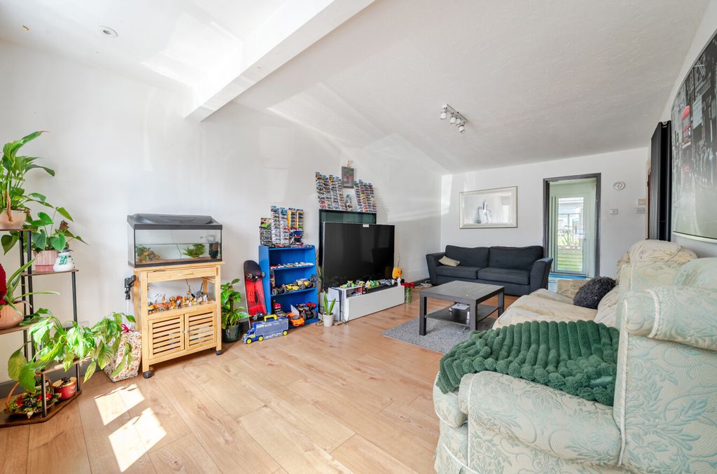 Property photo 3 of 12 1447533-2-69F0Ad3...