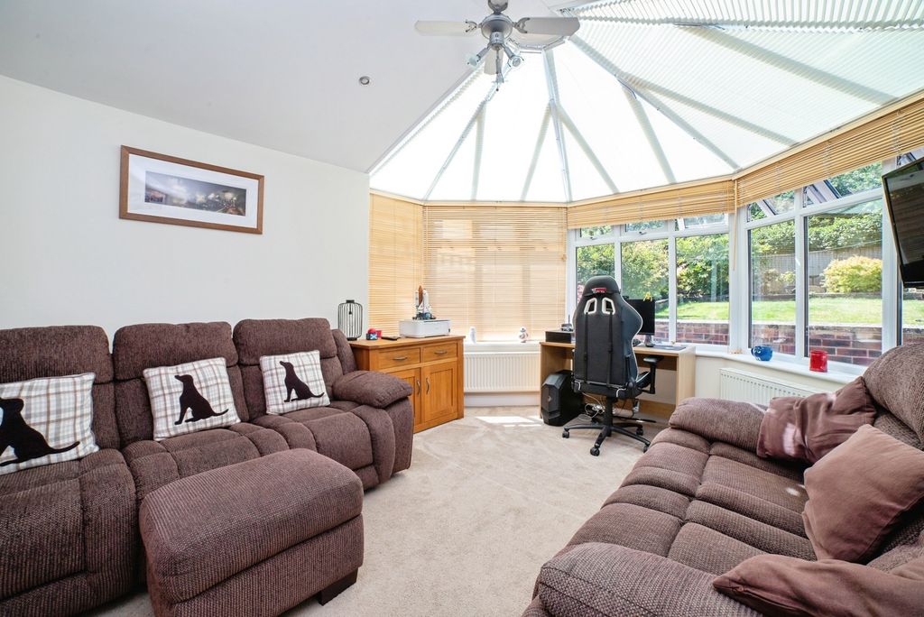 Property photo 2 of 39 Conservatory