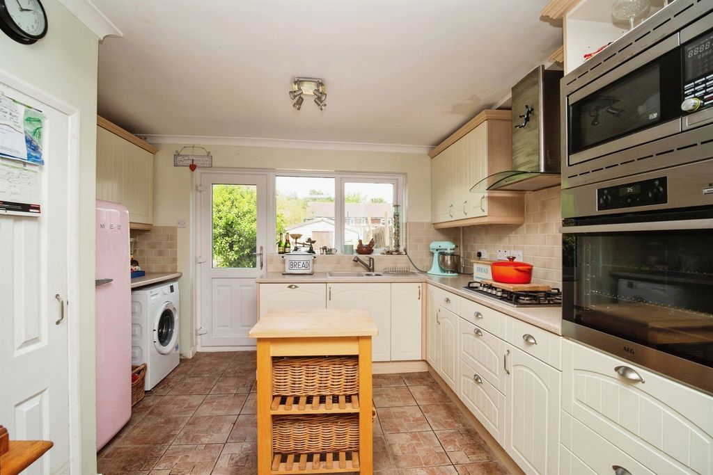 Property photo 3 of 17
