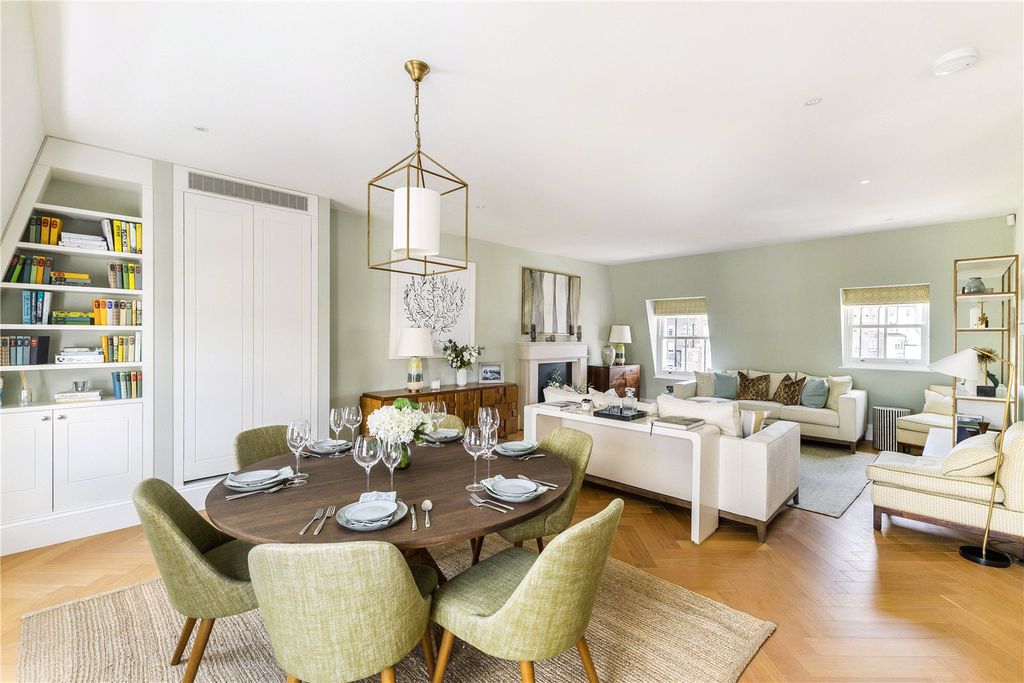 Property photo 3 of 9 Dining