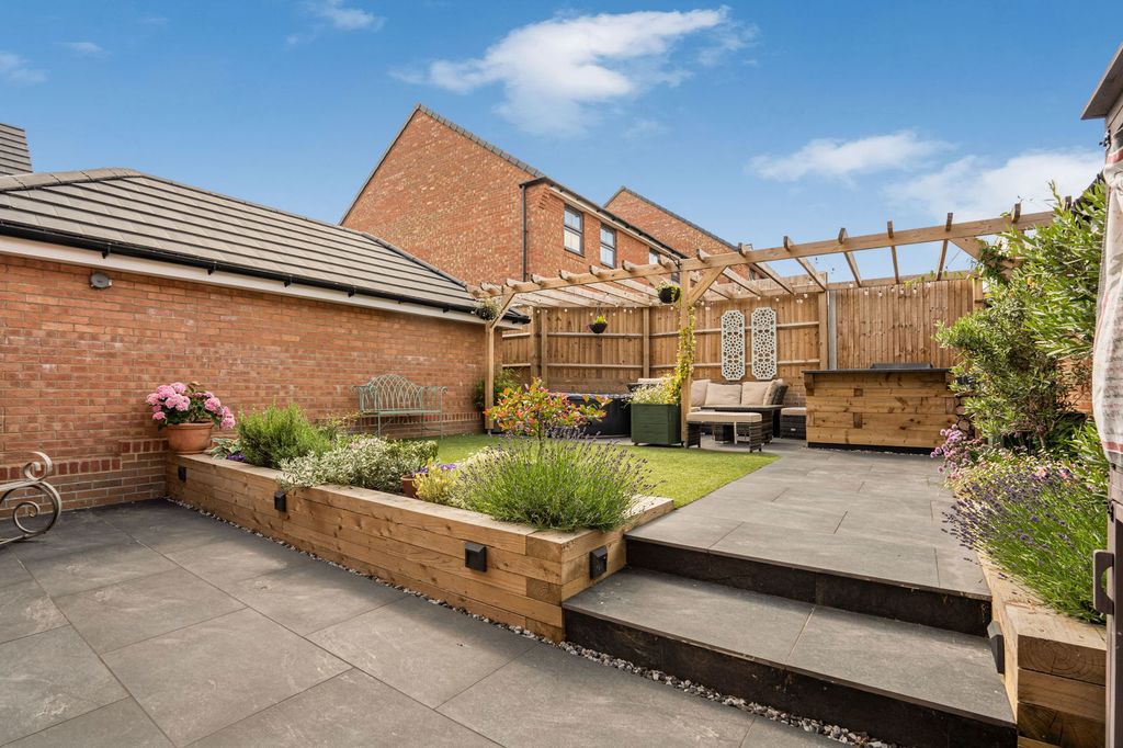 Property photo 1 of 33