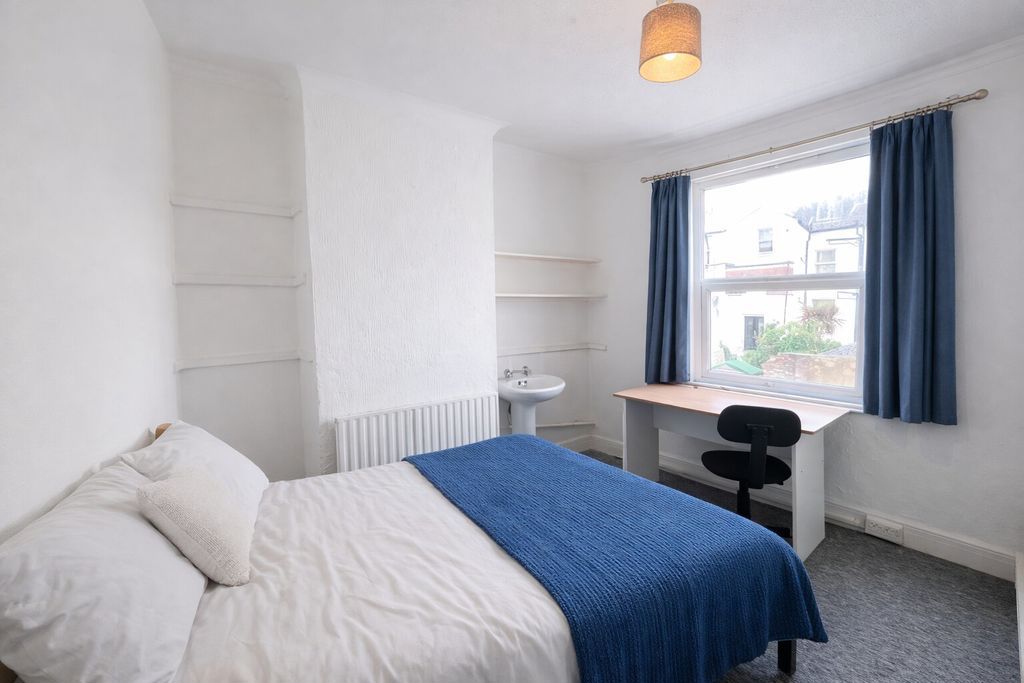 Property photo 1 of 9 Photo 13