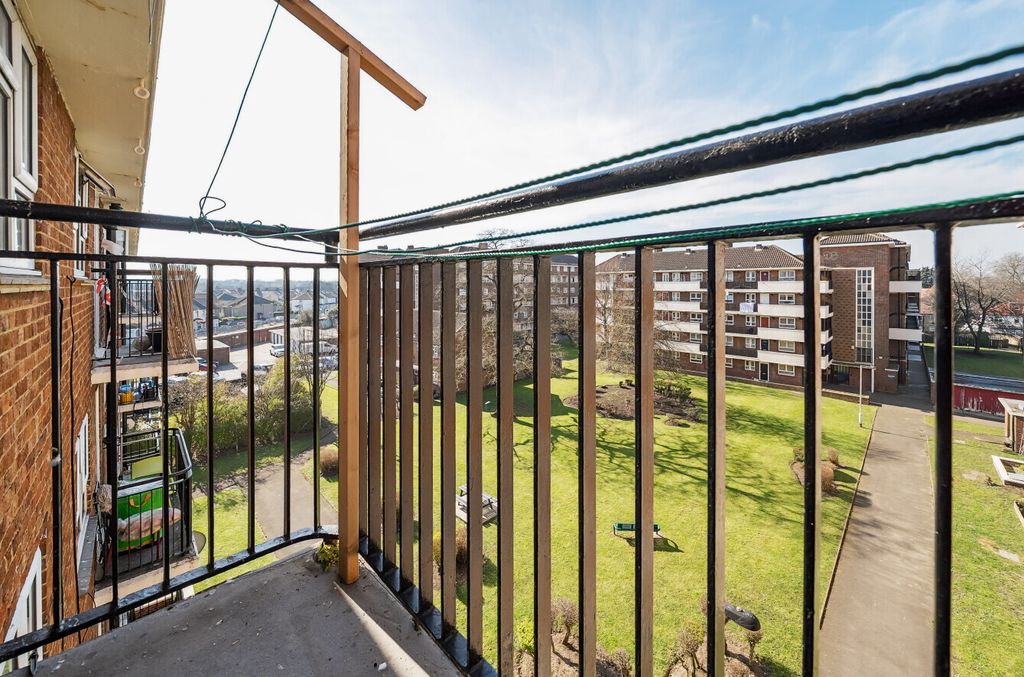 Property photo 3 of 14 Picture No. 17