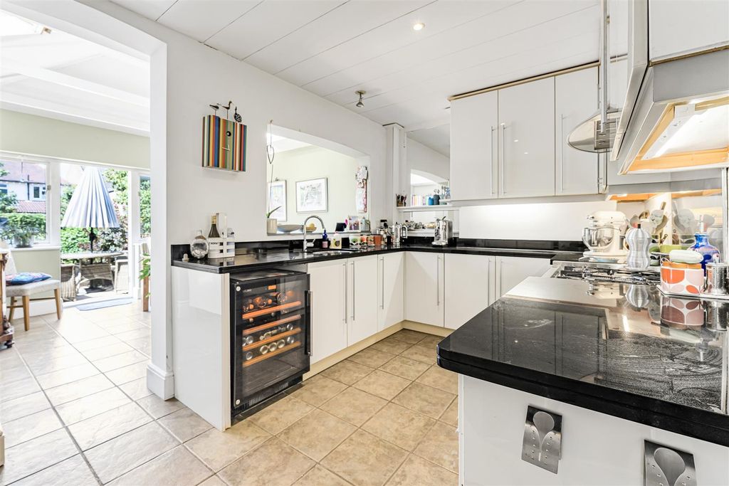 Property photo 3 of 12 Kitchen