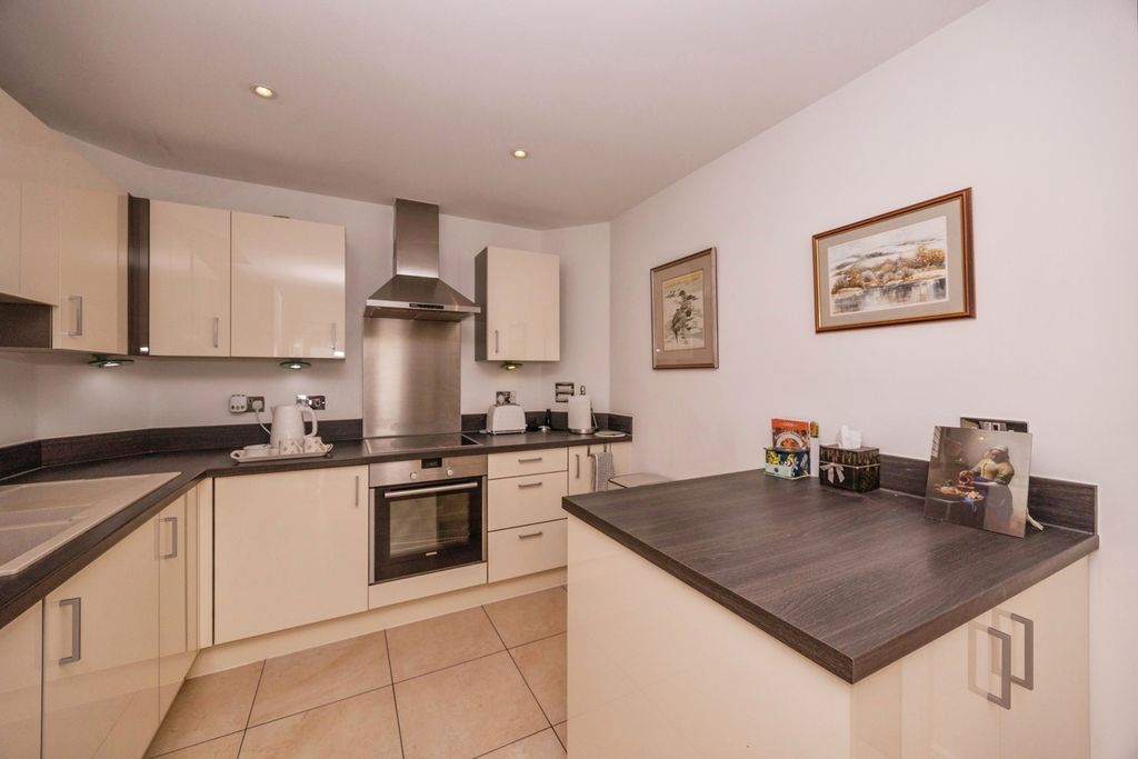 Property photo 3 of 25 Pbox-Img.Jpg