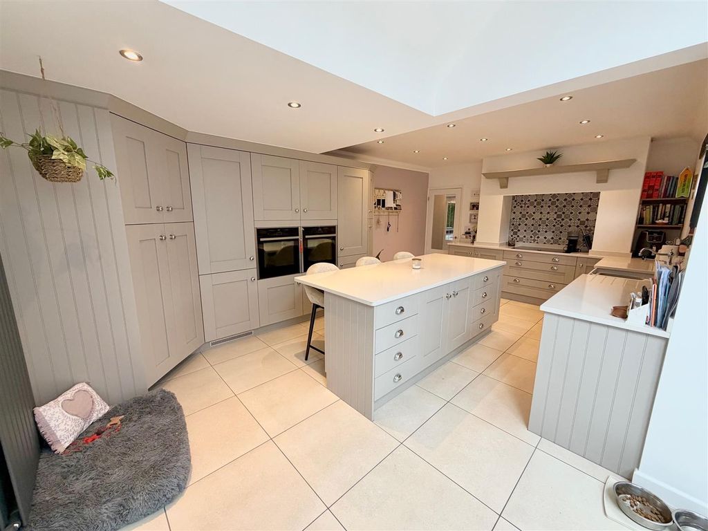 Property photo 2 of 26