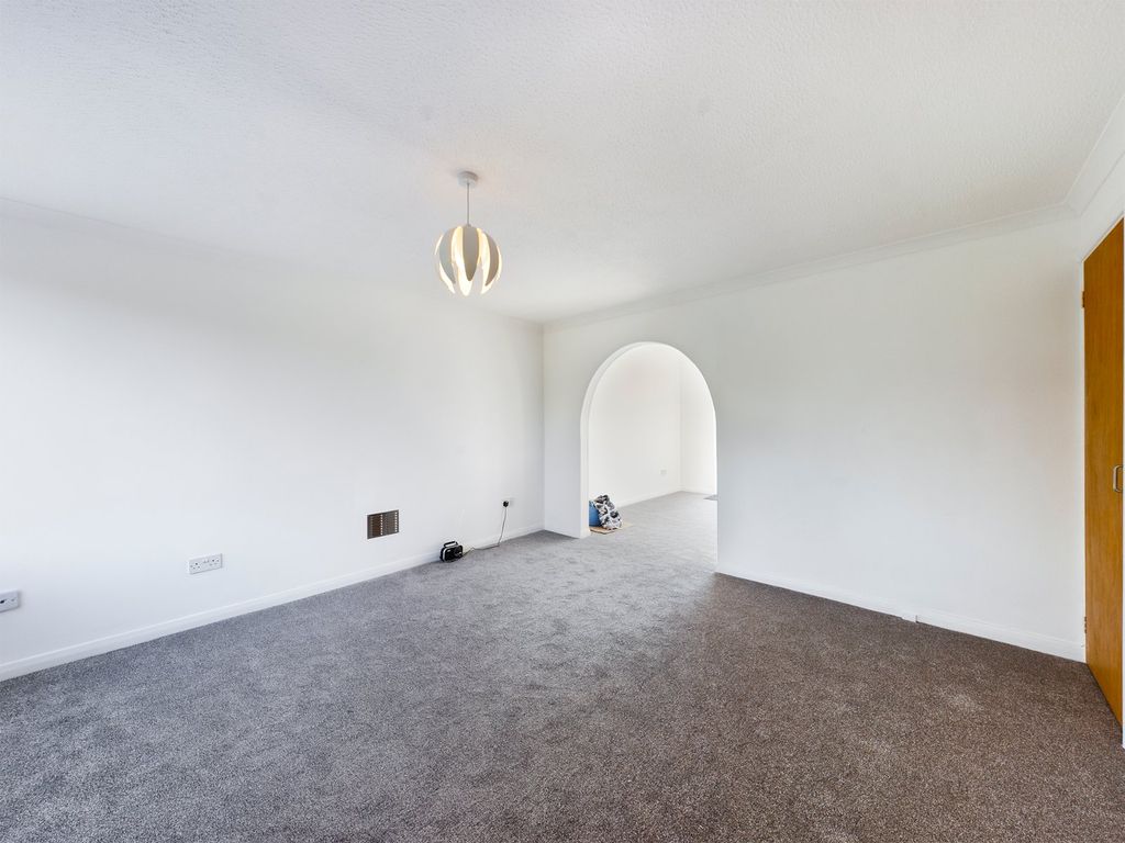 Property photo 2 of 10 Living Room