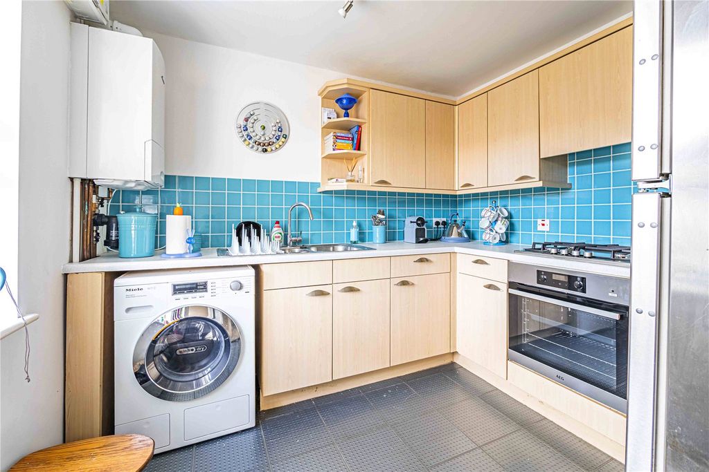 Property photo 2 of 18 Picture No. 33