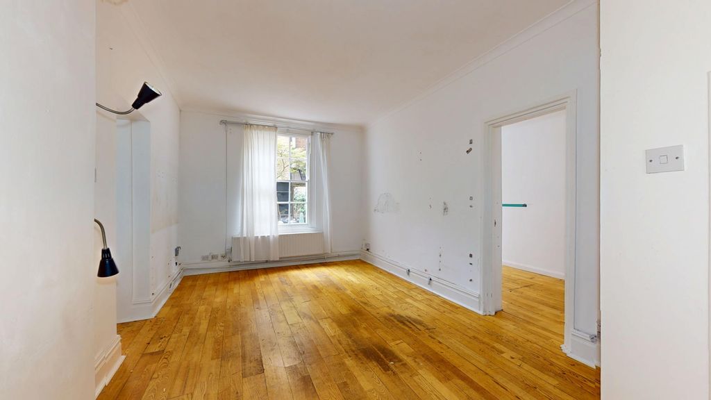Property photo 2 of 11 Flat 1, 63/67 St Georges Drive, Pimlico, London, Sw1V 4Dd