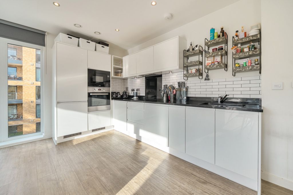 Property photo 2 of 20 Kitchen