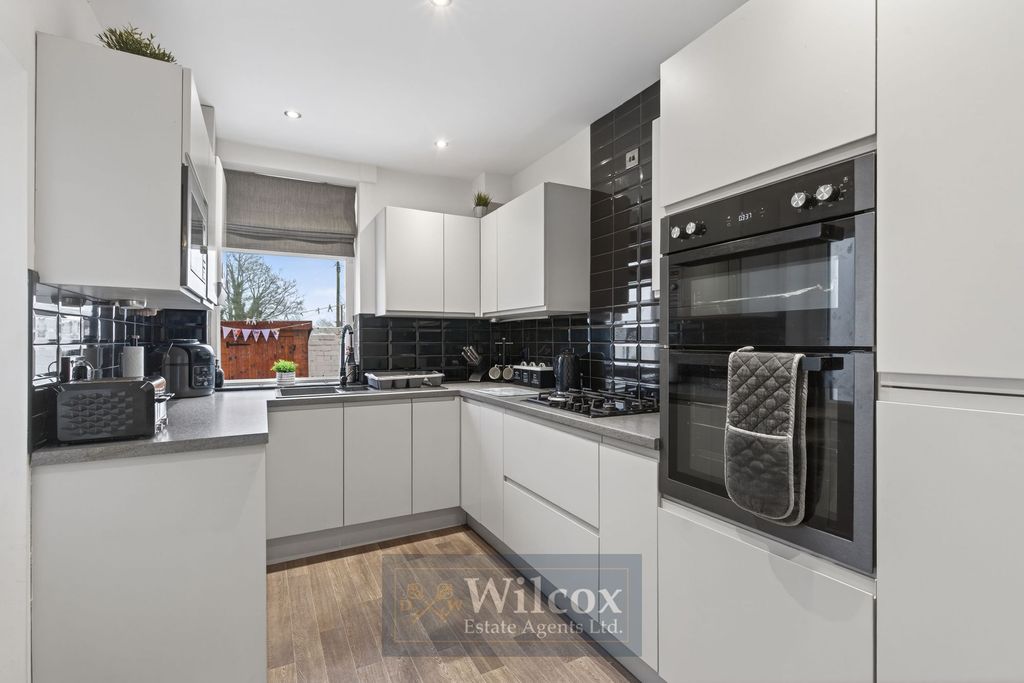 Property photo 3 of 22