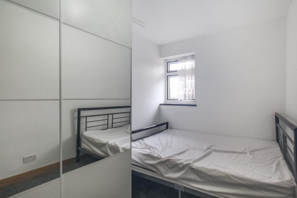 Property photo 3 of 8 Bedroom