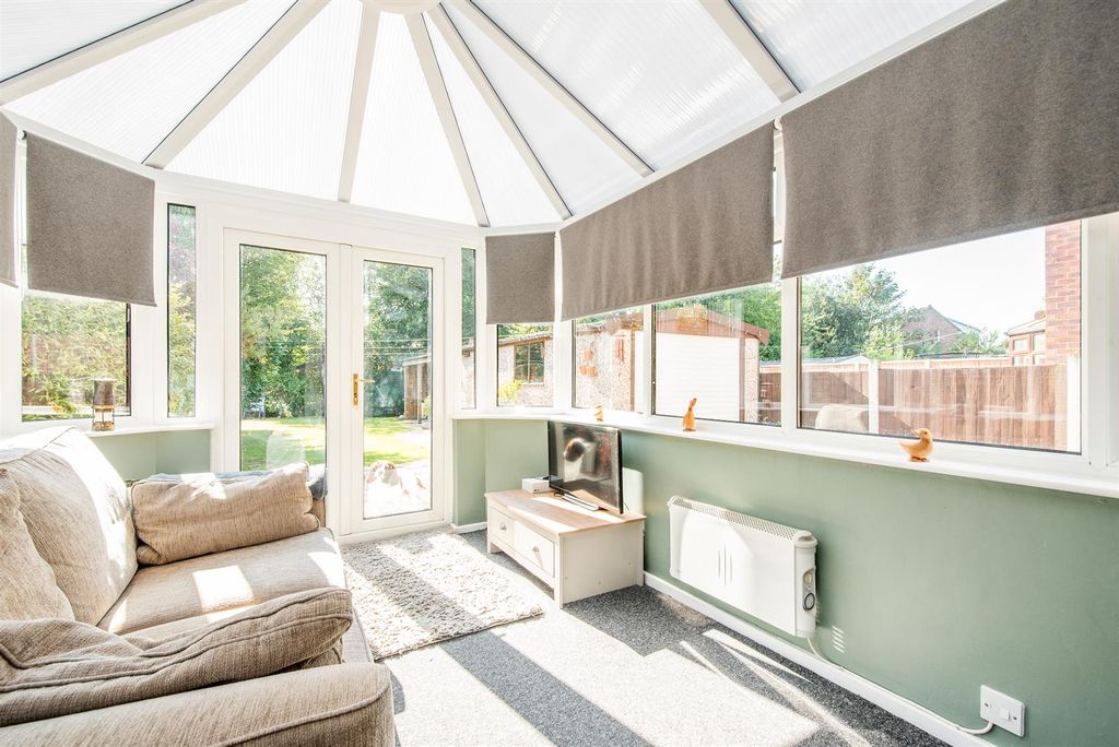 Property photo 3 of 27 Conservatory