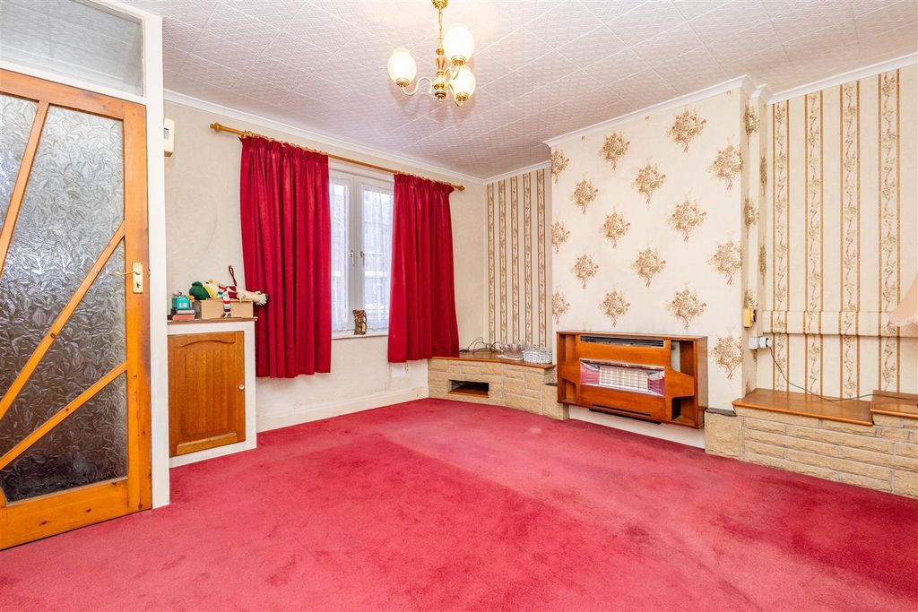 Property photo 2 of 13 Lounge