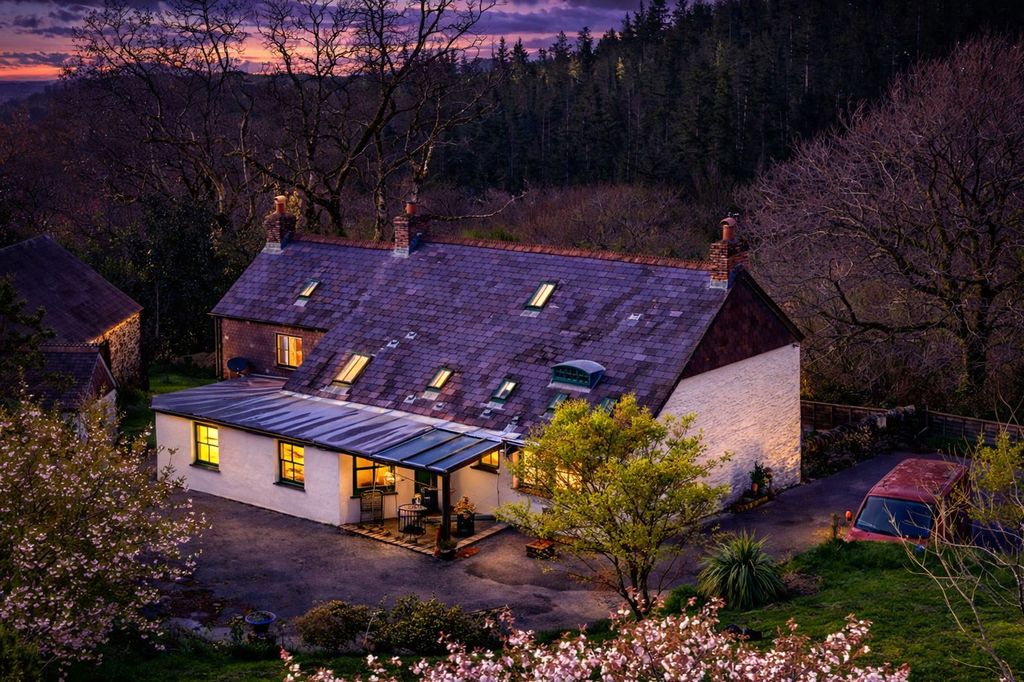 Property photo 3 of 54