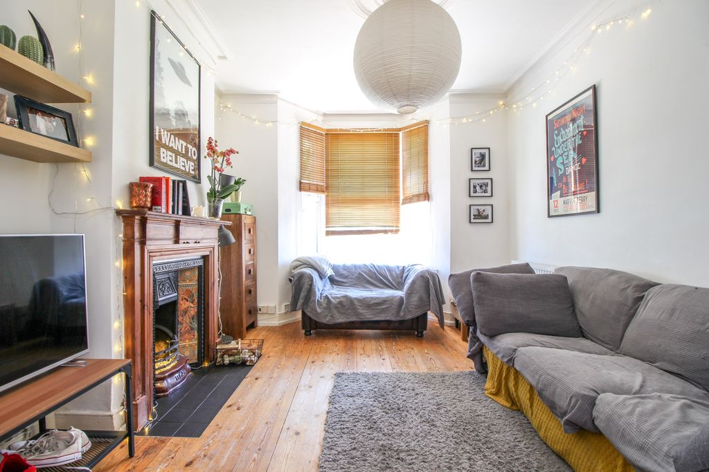 Property photo 3 of 12