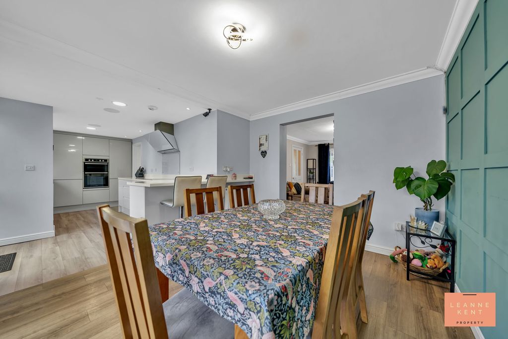 Additional image 9 of 5 bed semi-detached house for saleCaerleon Court, Caerphilly CF83